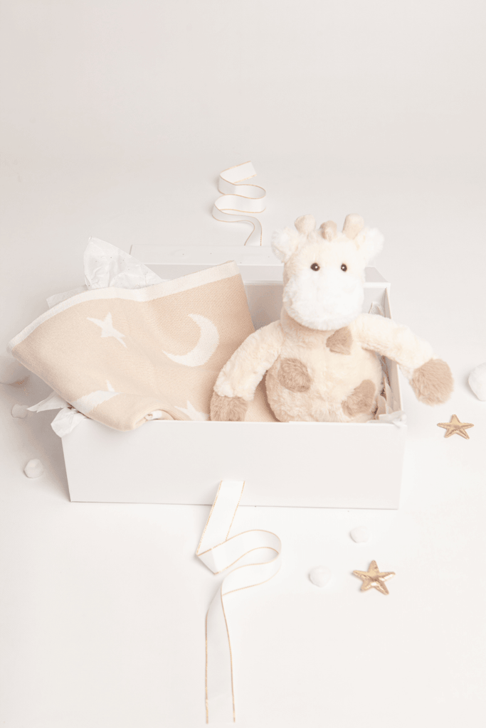 Giselle The Giraffe Plush Toy & Beige Star Blanket Baby Gift Set - Babbico